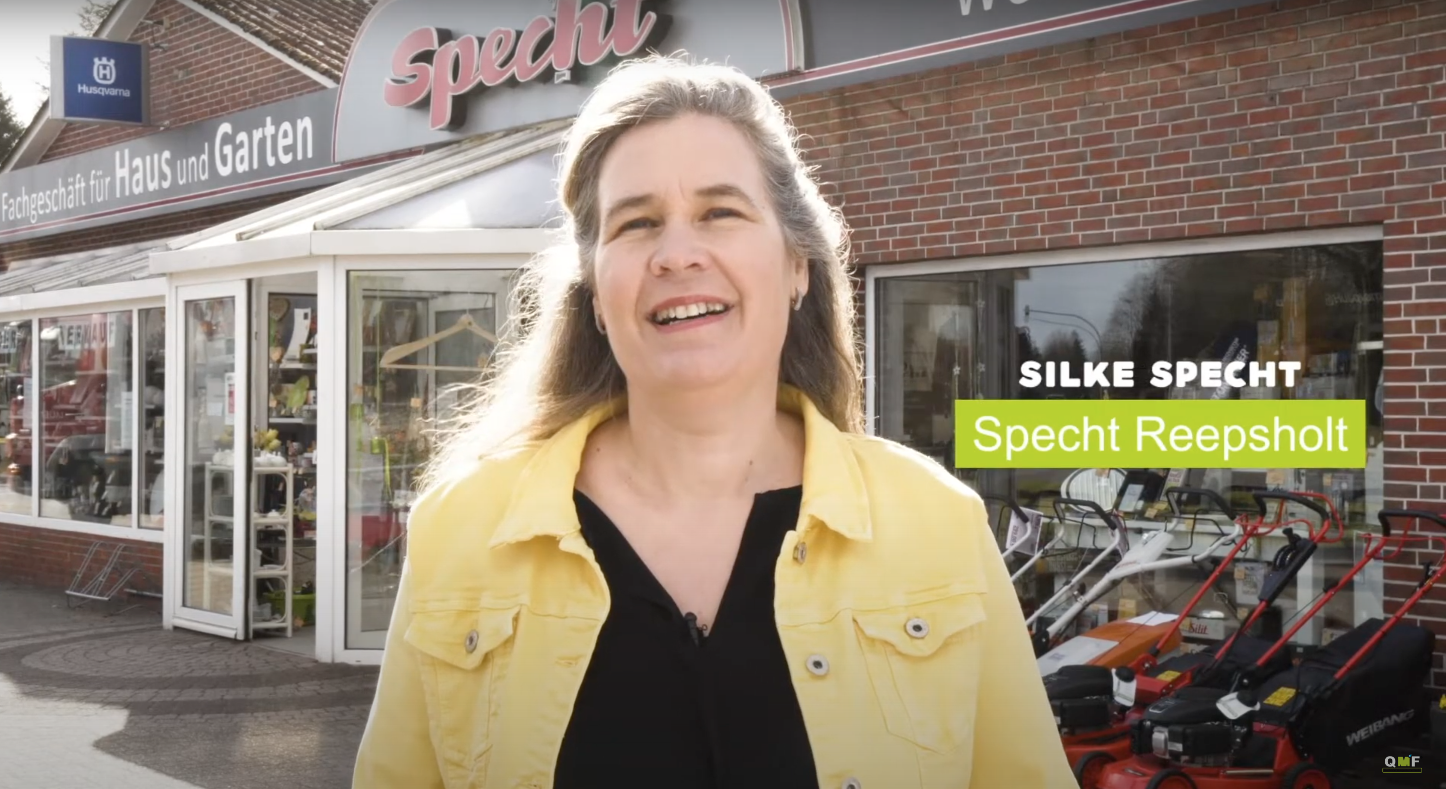 Silke Specht erklärt die Vorteile eines Motorgeräte-Fachhhändlers